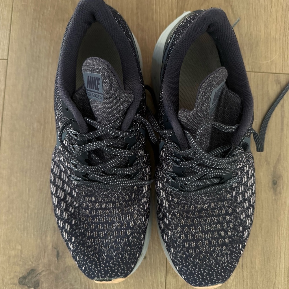 Nike Pegasus 35 Black and Gray/light pink  Athletic Shoes with Cushioned Midsole
